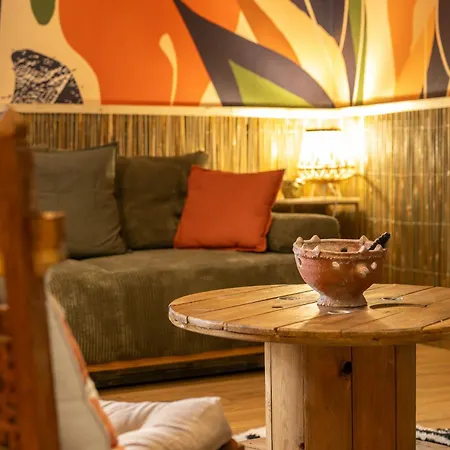 Sable Et Savane Proche De La *